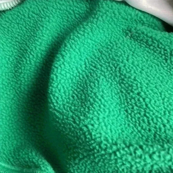 Women’s Under armor semi fitted hoodie! - Picture 7 of 7